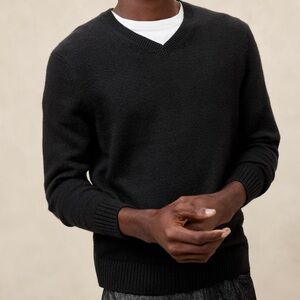 MERINO V-NECK SWEATER‎
